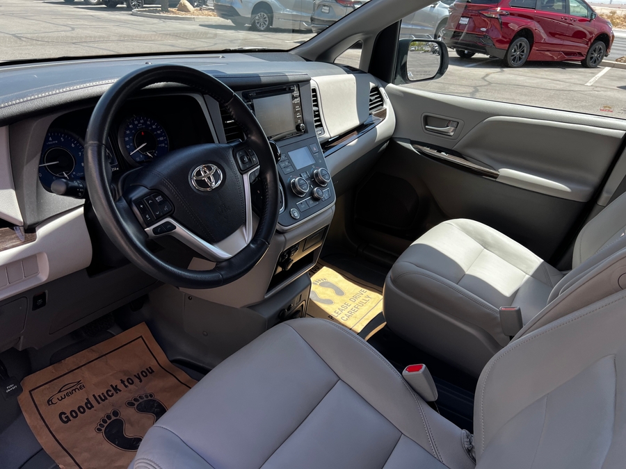Used 2020 Toyota Sienna XLE - BraunAbility Side Entry Entry In Floor Automatic Ramp