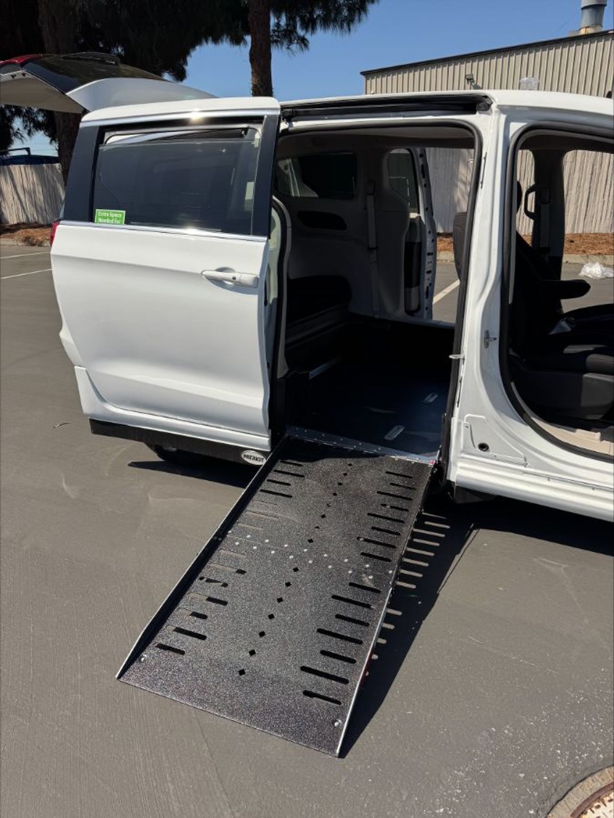 2024 CHRYSLER VOYAGER - Image 12