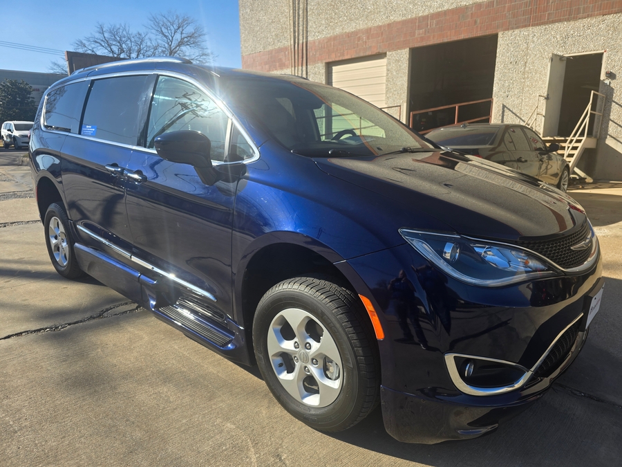 Used 2017 Chrysler Pacifica Touring-L Plus - BraunAbility Side Entry Entry Fold Out Automatic Ramp