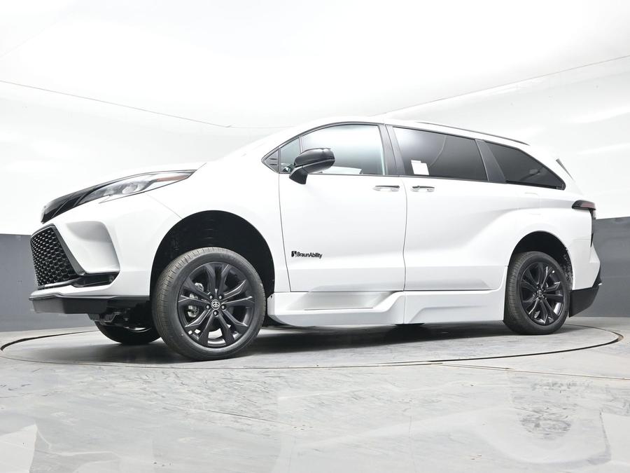 New 2026 Toyota Sienna Hybrid XSE Sport - BraunAbility Side Entry Entry Fold Out Automatic Ramp