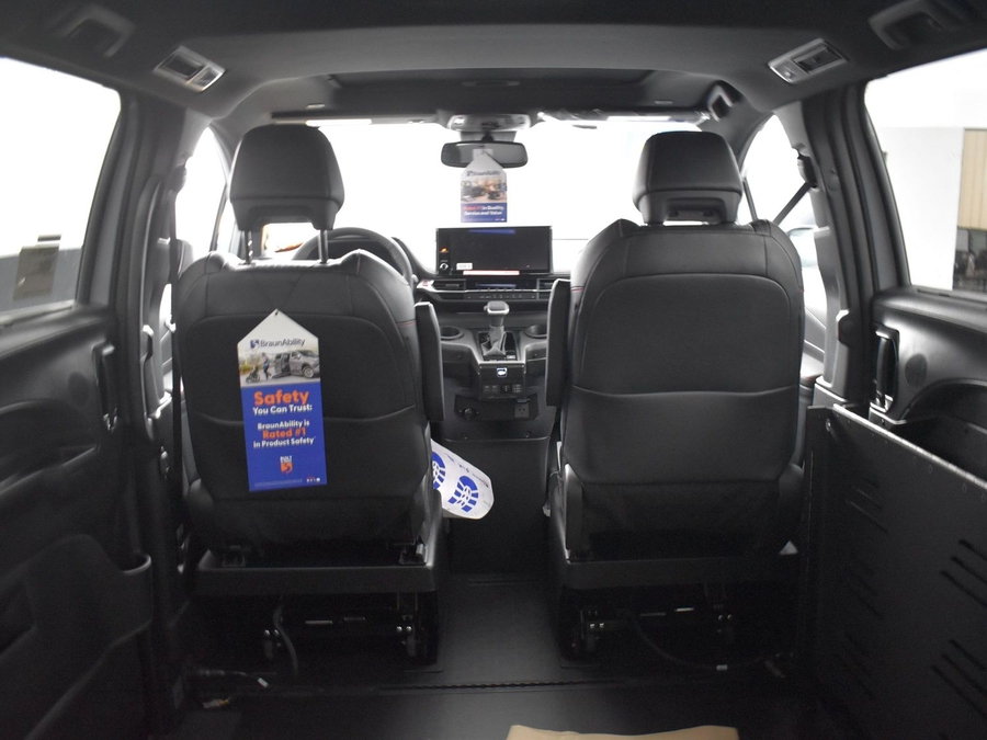 New 2025 Toyota Sienna Hybrid XSE - BraunAbility Side Entry Entry Fold Out Automatic Ramp
