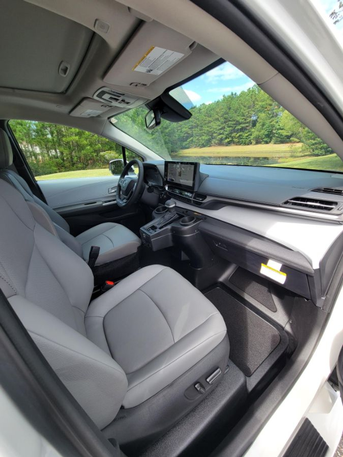 2025 TOYOTA SIENNA - Image 15