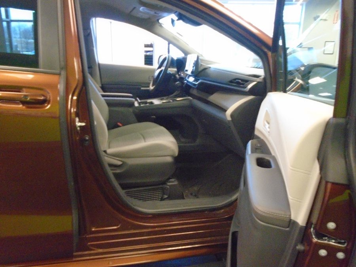 2024 TOYOTA SIENNA - Image 5