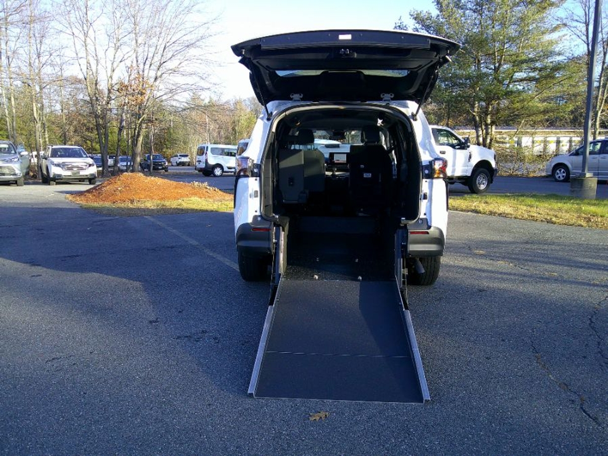 2025 TOYOTA SIENNA - Image 2