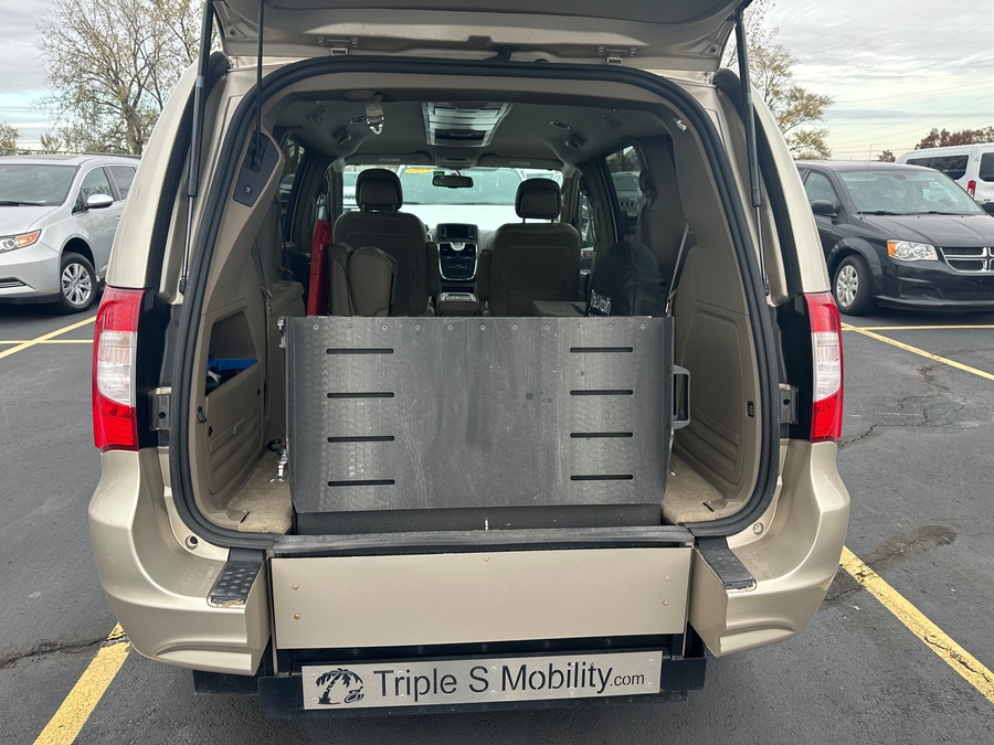 Used 2015 Chrysler town and country Touring - OTH Rear Entry Entry Lift Automatic Ramp