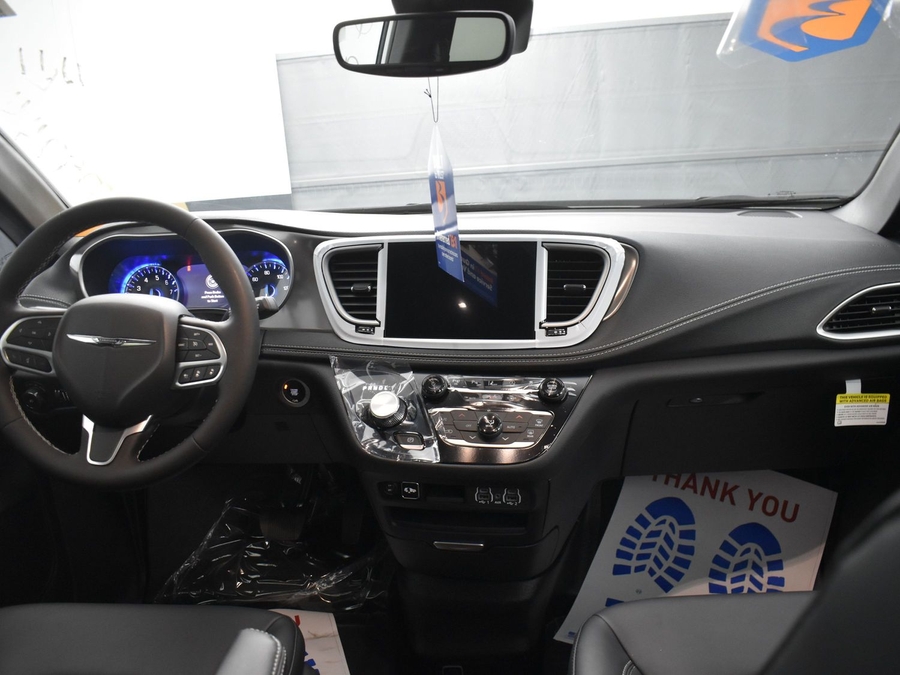 New 2025 Chrysler Pacifica Select Safety - BraunAbility Side Entry Entry In Floor Automatic Ramp