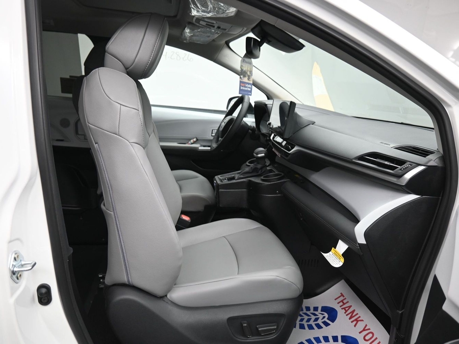 White Toyota Sienna image number 8