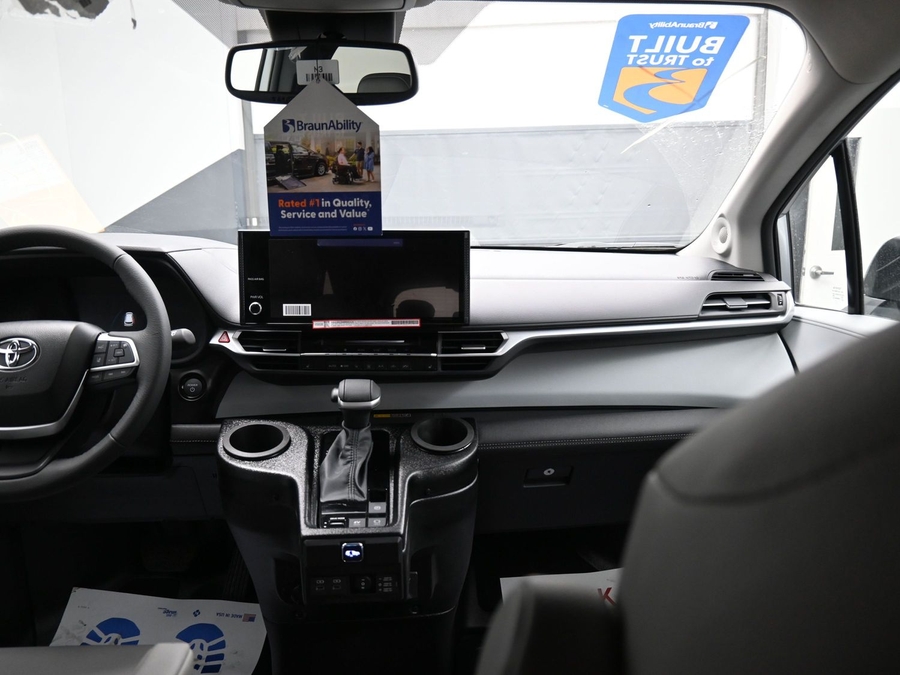 New 2025 Toyota Sienna Hybrid XLE Plus - BraunAbility Side Entry Entry Fold Out Automatic Ramp