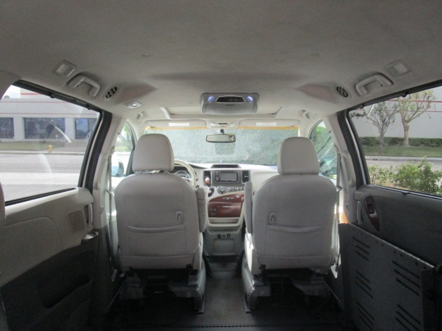 Used 2014 Toyota Sienna XLE - BraunAbility Side Entry Fold Out Automatic Ramp