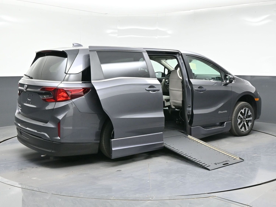Grey Honda Odyssey image number 7