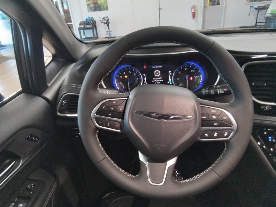 Black Chrysler Pacifica image number 9