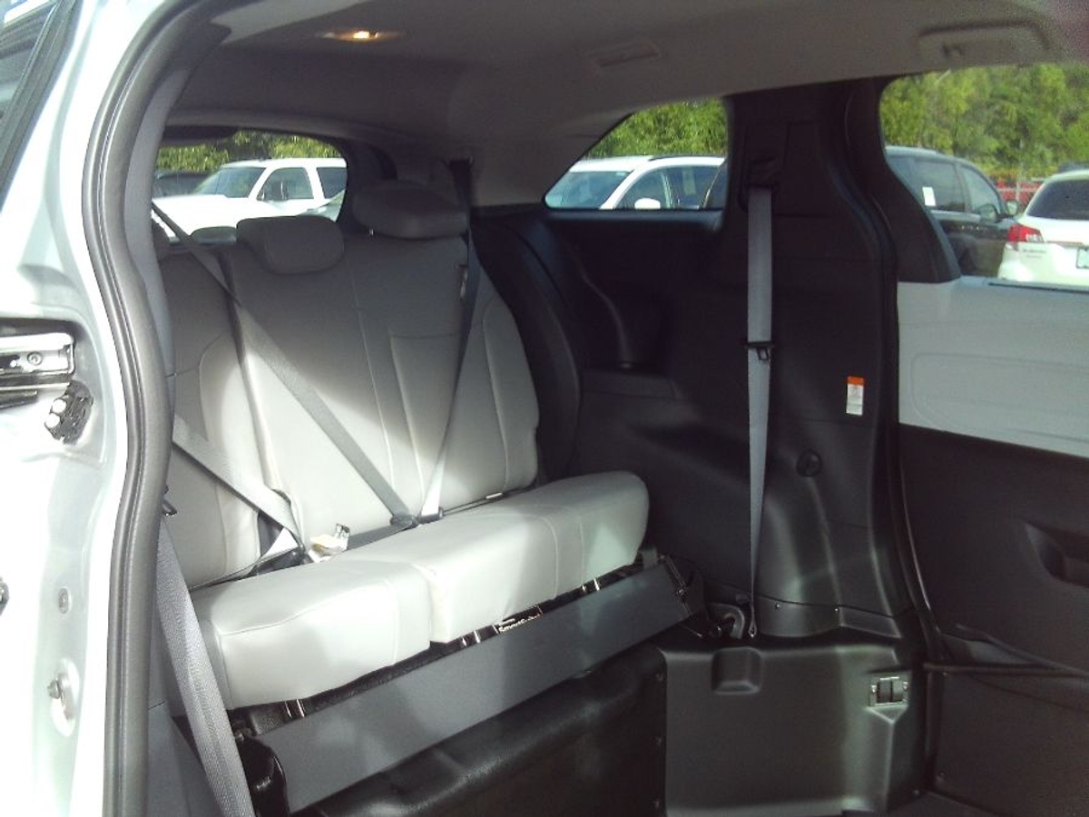 2025 TOYOTA SIENNA - Image 18