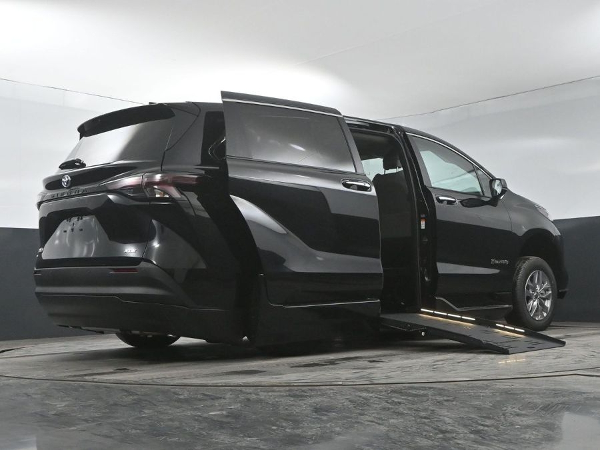 2025 TOYOTA SIENNA - Image 22