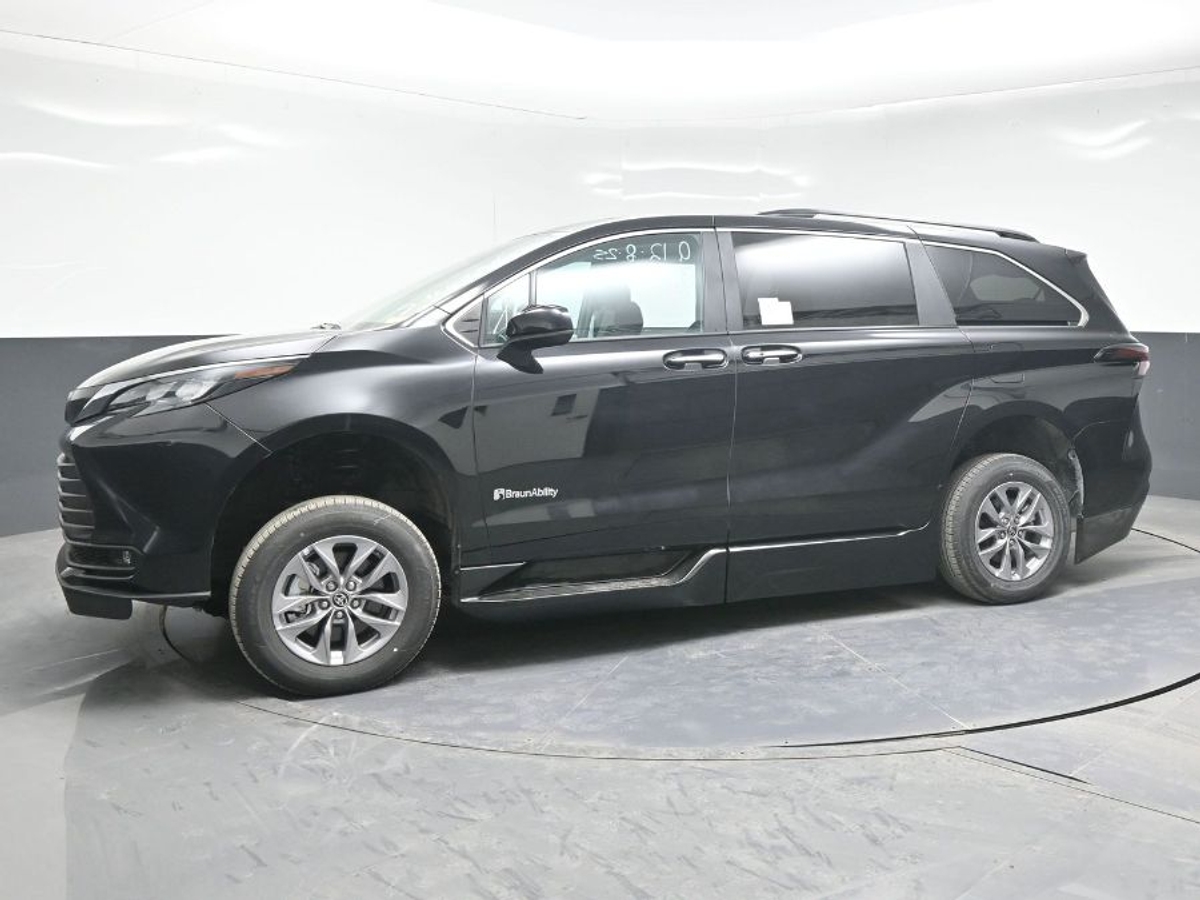 2025 TOYOTA SIENNA - Image 4