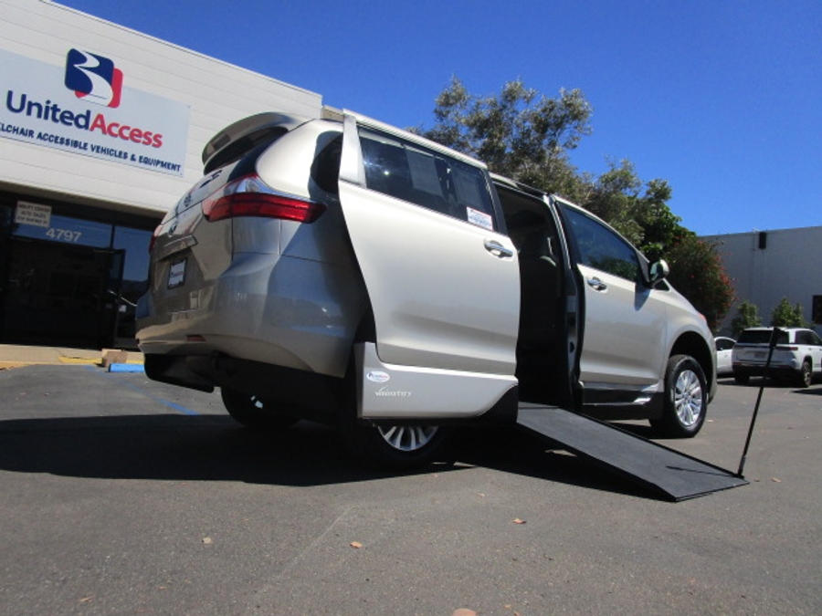 Used 2015 Toyota Sienna XLE - VMI Side Entry Entry In Floor Automatic Ramp