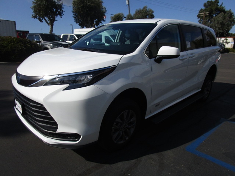 Used 2024 Toyota Sienna Hybrid LE - Vantage Mobility Commercial Rear Entry Entry Fold Out Manual Ramp