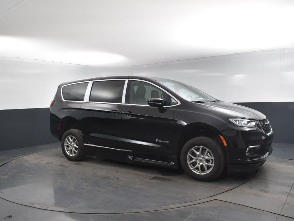 2025 CHRYSLER PACIFICA - Image 9