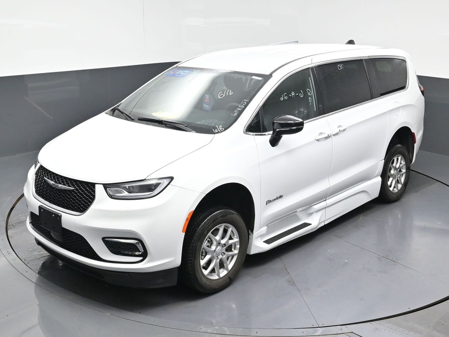 Used 2025 Chrysler Pacifica Select Safety - BraunAbility Side Entry In Floor Automatic Ramp