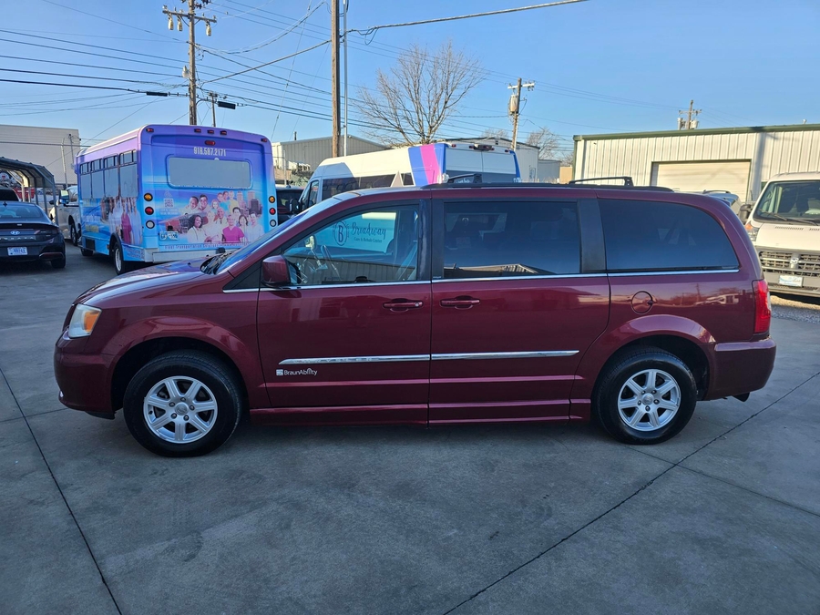  Chrysler Town and Country image number 3