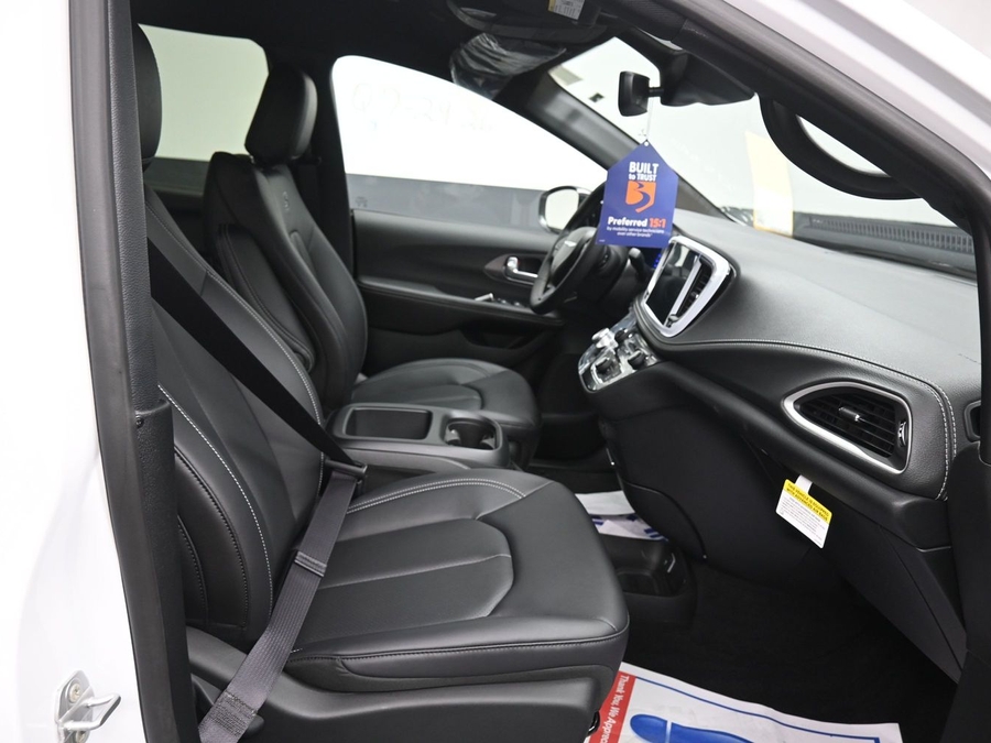 New 2026 Chrysler Pacifica Select Sport - BraunAbility Side Entry Fold Out Manual Ramp