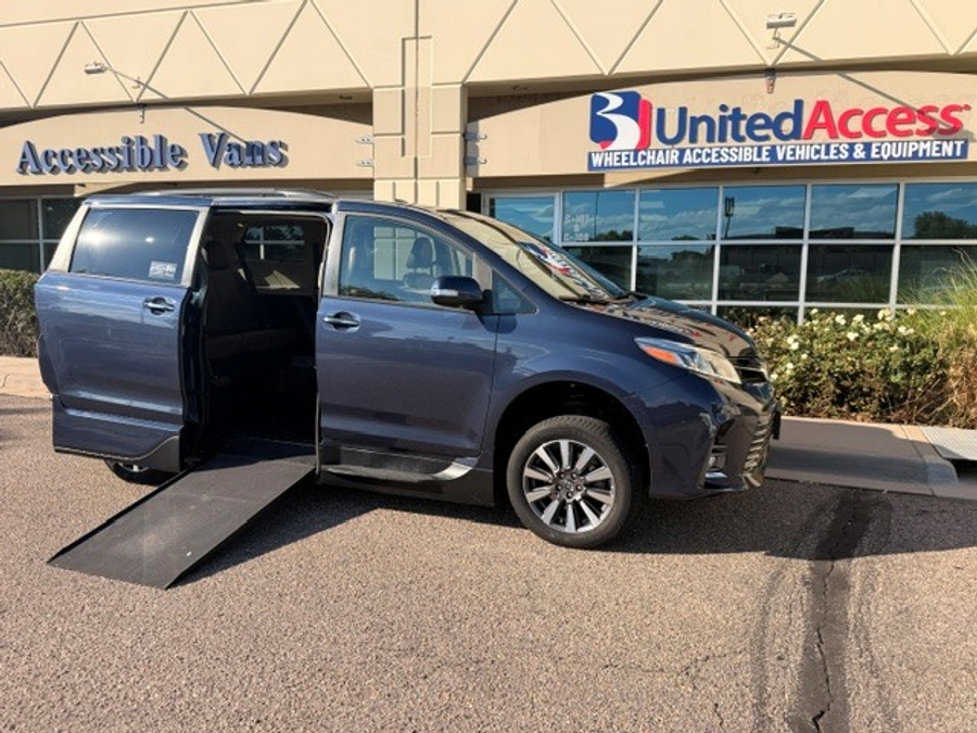Used 2018 Toyota Sienna XLE - VMI Side Entry In Floor Automatic Ramp