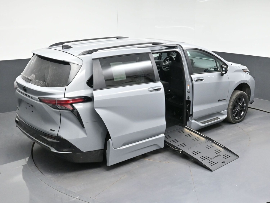 New 2026 Toyota Sienna Hybrid XSE Sport - BraunAbility Side Entry Fold Out Automatic Ramp