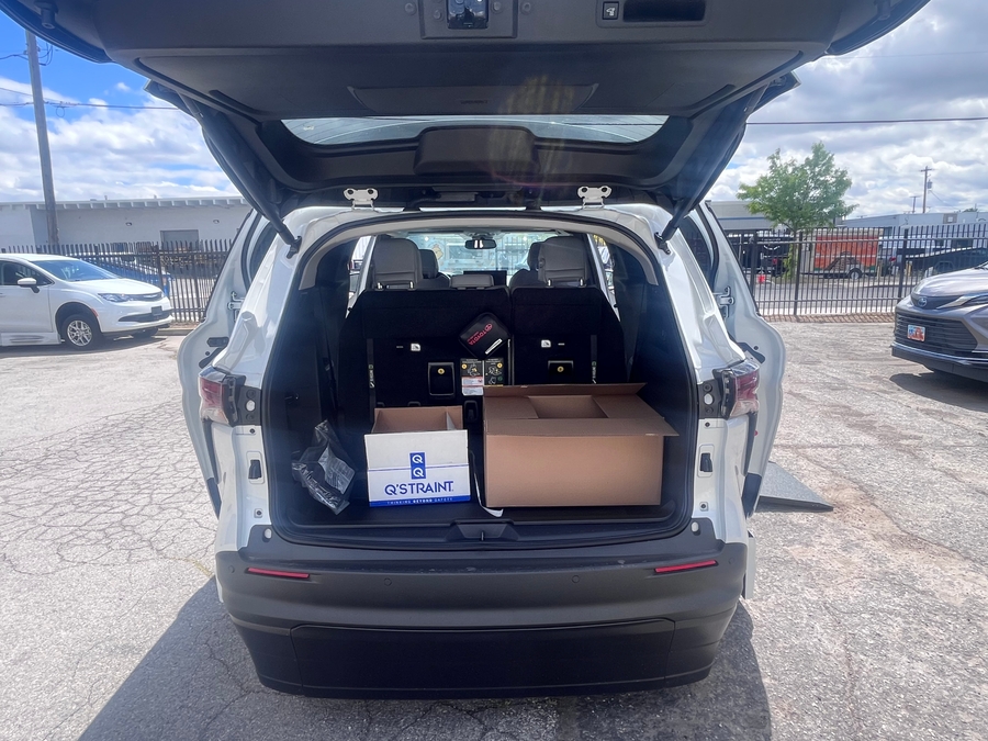 2026 Toyota Sienna XLE 7-Passenger Hybrid AWD's photo