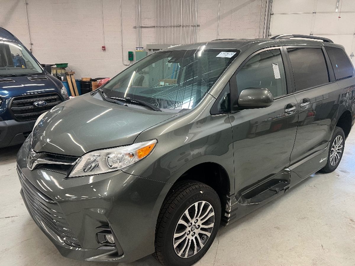 2019 TOYOTA SIENNA - Image 3