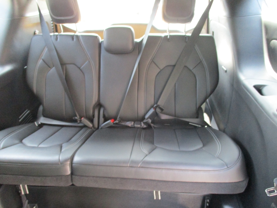 Número de imagen Chrysler Pacifica negro 5