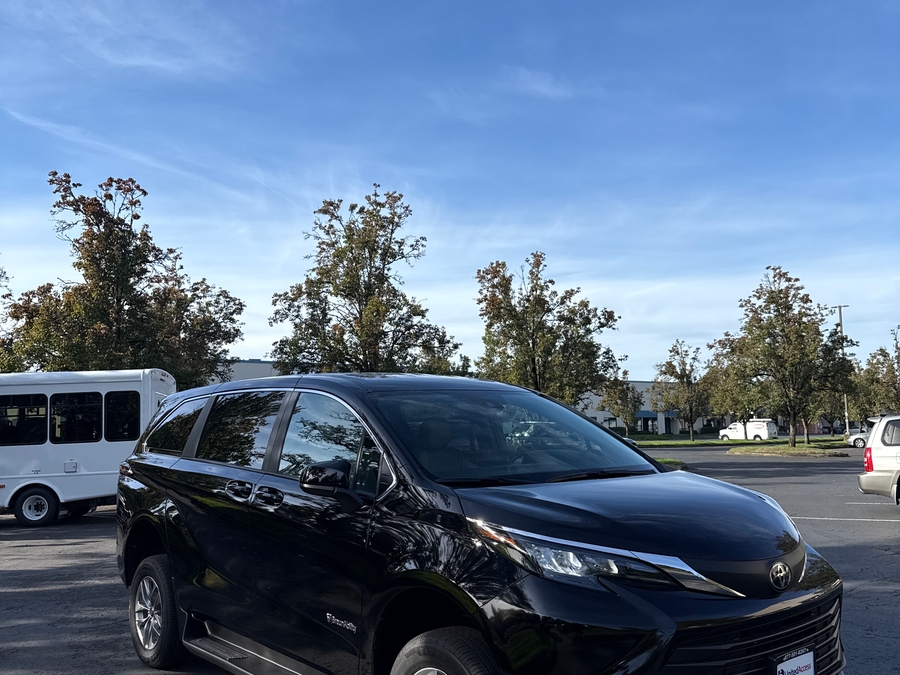 New 2026 Toyota Sienna Hybrid LE - BraunAbility Commercial Rear Entry Fold Out Manual Ramp