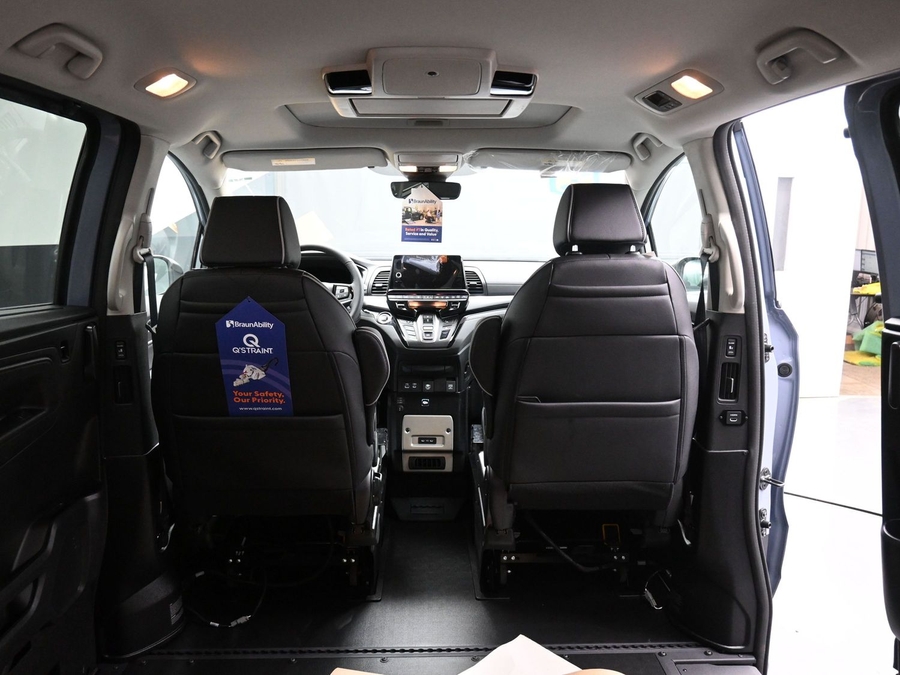 Grey Honda Odyssey image number 13