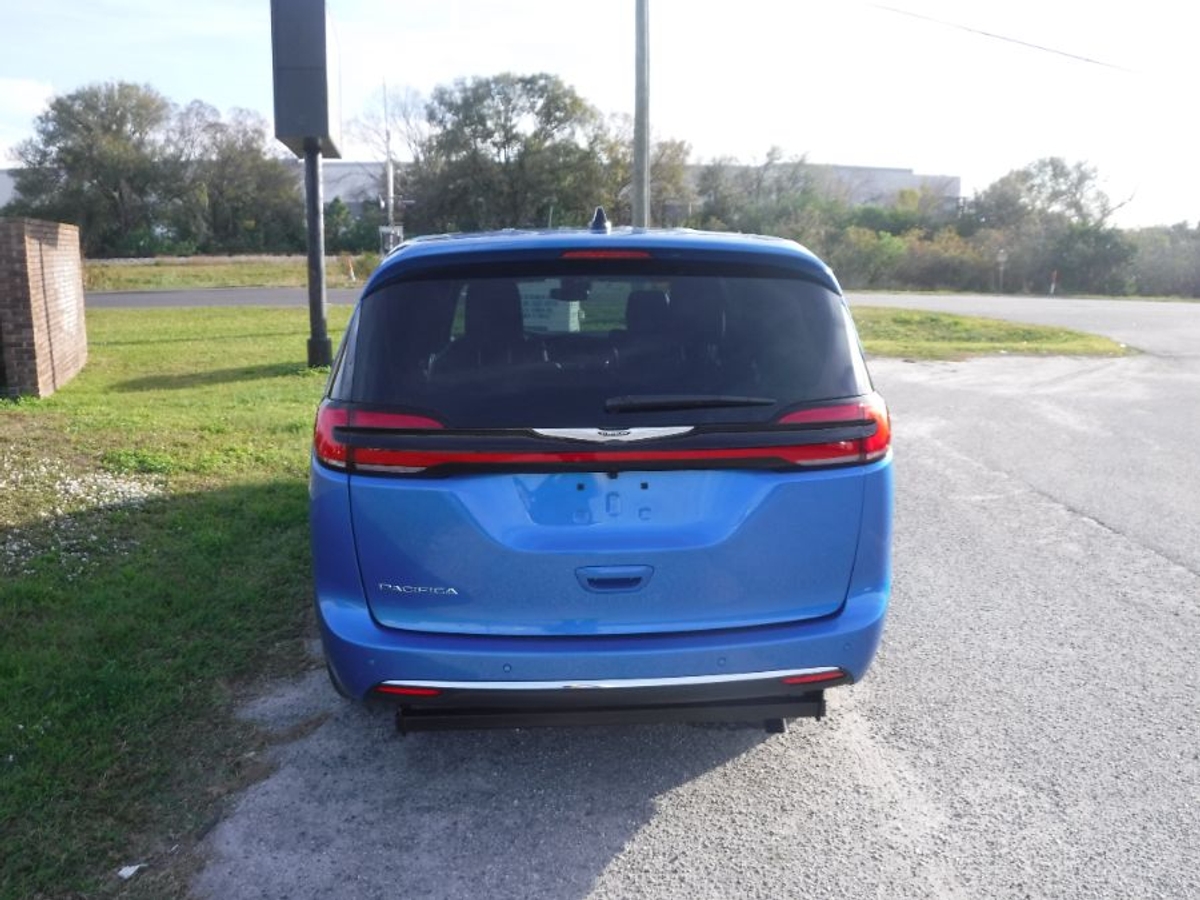 Blue Chrysler Pacifica image number 7