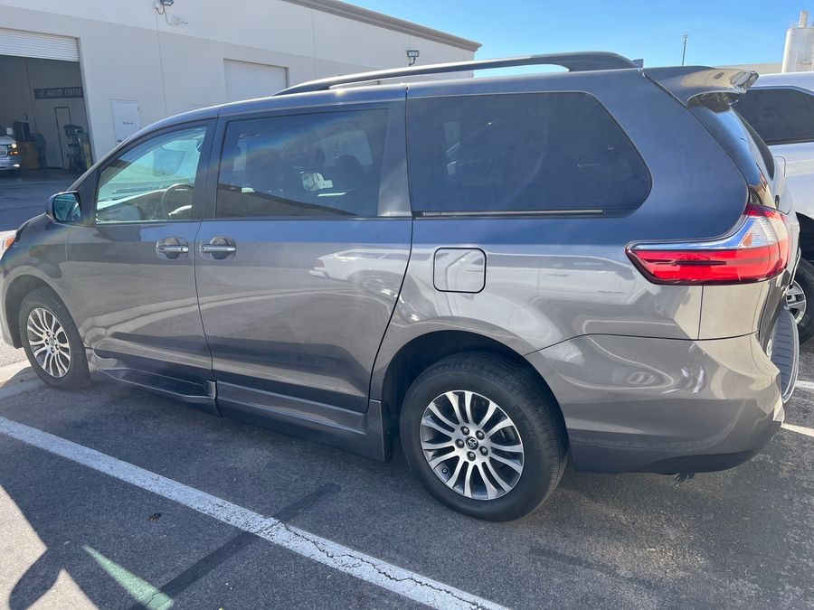 Used 2018 Toyota Sienna XLE NY - BraunAbility Side Entry Entry Fold Out Automatic Ramp