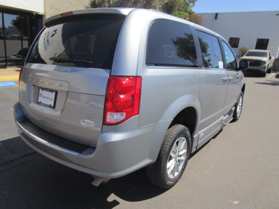 Used 2019 Dodge Grand Caravan SXT - Revability Side Entry Entry Fold Out Automatic Ramp