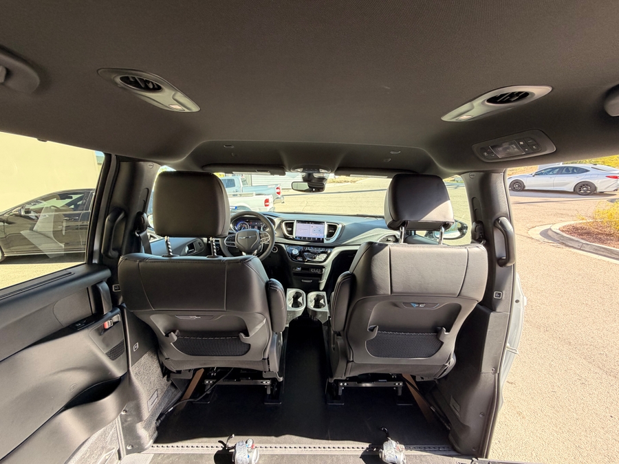 Used 2025 Chrysler Pacifica Select - BraunAbility Side Entry Entry Fold Out Automatic Ramp