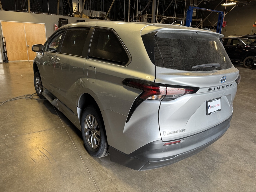 Used 2024 Toyota Sienna Hybrid LE - BraunAbility Side Entry Entry In Floor Automatic Ramp