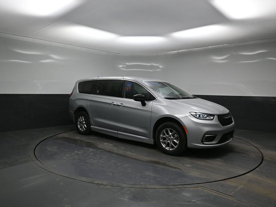 Used 2024 Chrysler Pacifica Touring L - BraunAbility Side Entry Entry Fold Out Automatic Ramp