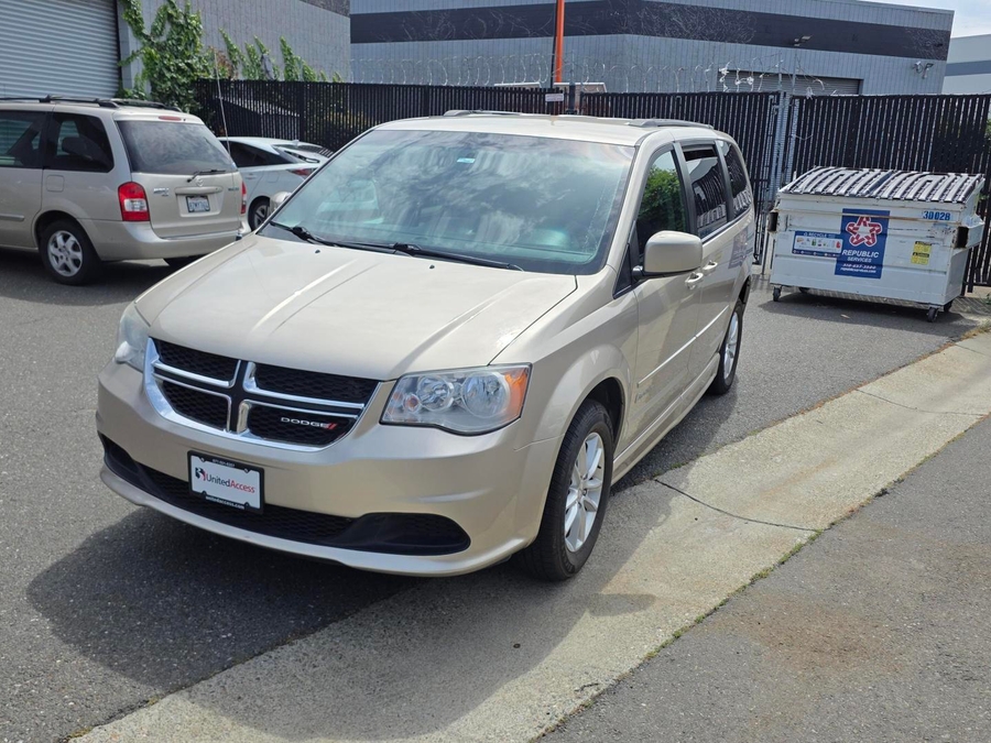 Used 2014 Dodge Grand Caravan SXT - BraunAbility Side Entry Entry Fold Out Automatic Ramp