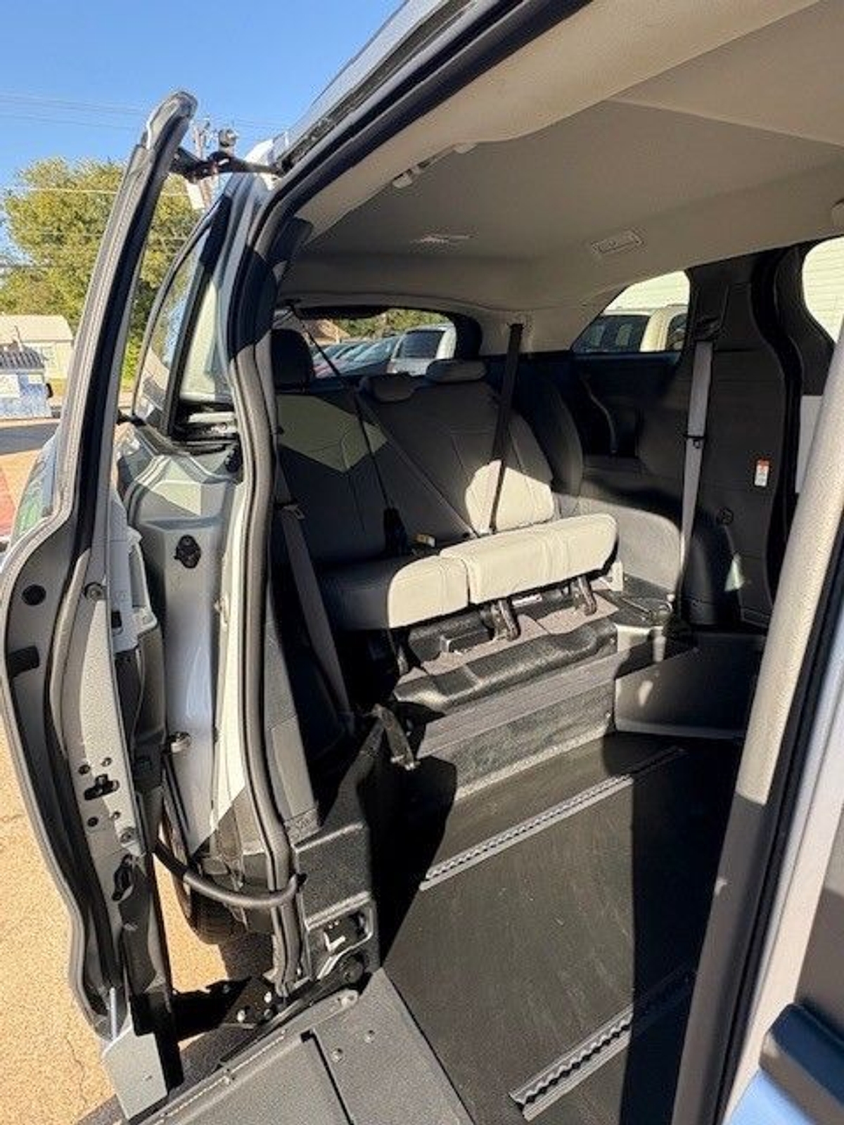 2025 TOYOTA SIENNA - Image 3