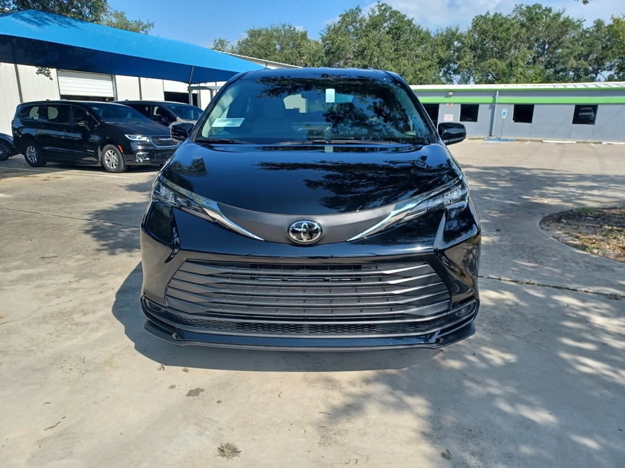 Black Toyota Sienna image number 6