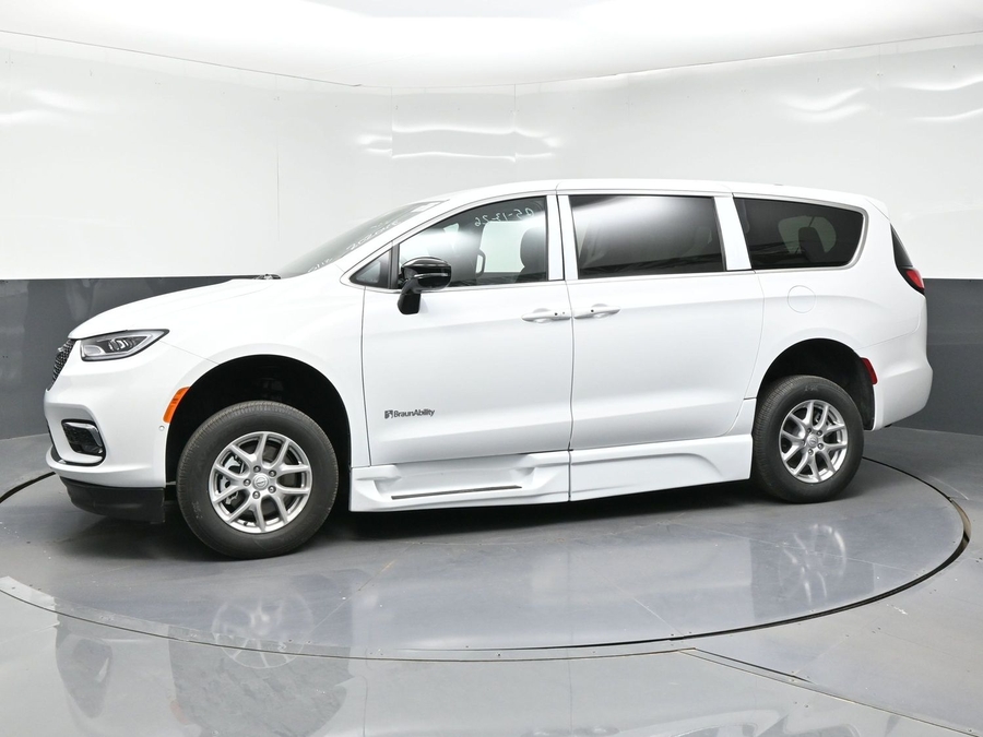 2026 Chrysler Pacifica's photo