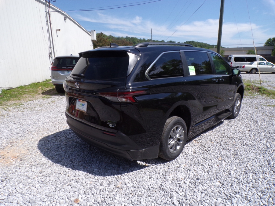 Black Toyota Sienna image number 6