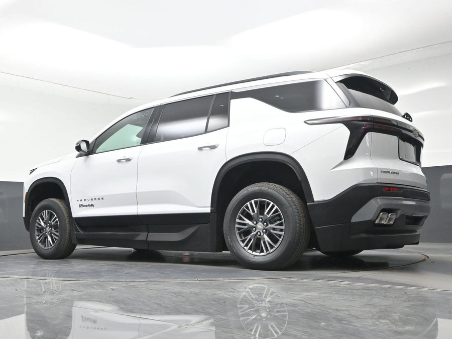 White Chevrolet Traverse image number 18