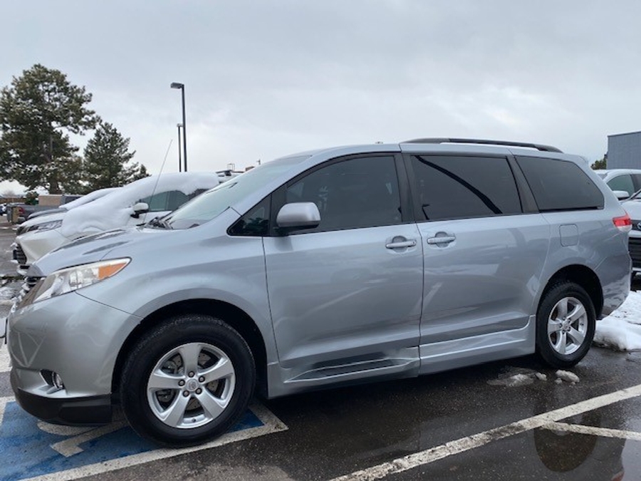 Used 2013 Toyota Sienna LE - BraunAbility Side Entry Entry In Floor Automatic Ramp