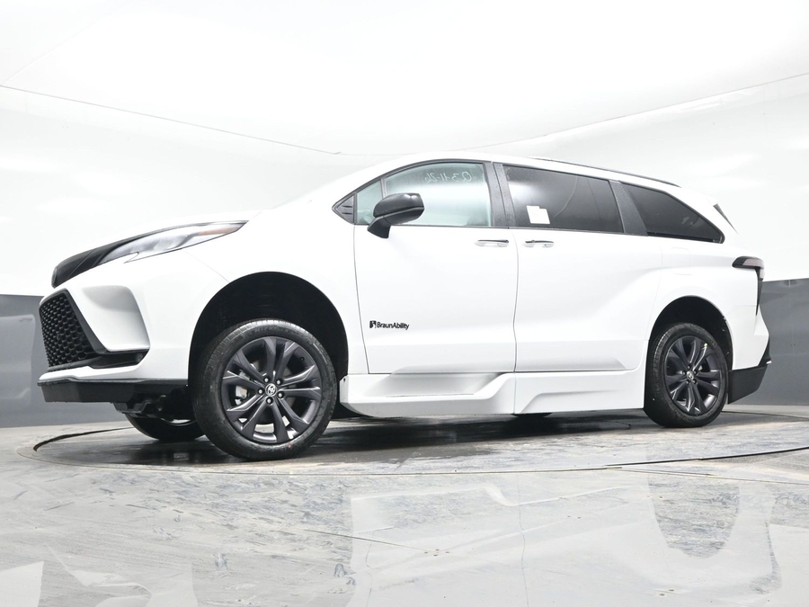 New 2026 Toyota Sienna Hybrid XSE Sport - BraunAbility Side Entry Entry Fold Out Automatic Ramp