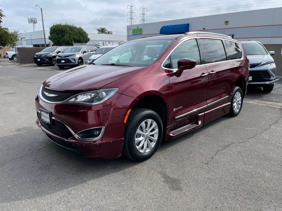 Used 2018 Chrysler Pacifica Touring L Plus - BraunAbility Side Entry Entry In Floor Automatic Ramp