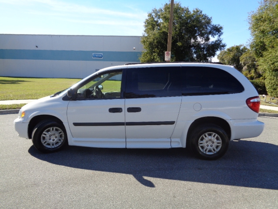 Used 2005 Dodge Grand Caravan SE - BraunAbility Side Entry Entry Fold Out Automatic Ramp