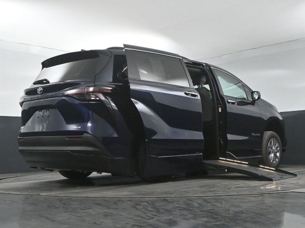 2025 TOYOTA SIENNA - Image 22