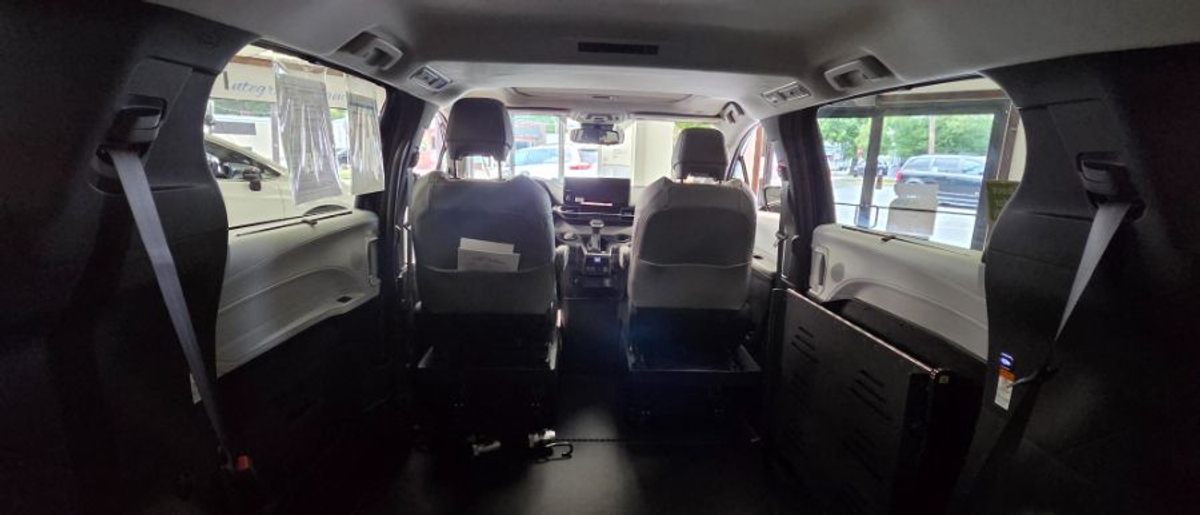 2025 TOYOTA SIENNA - Image 5