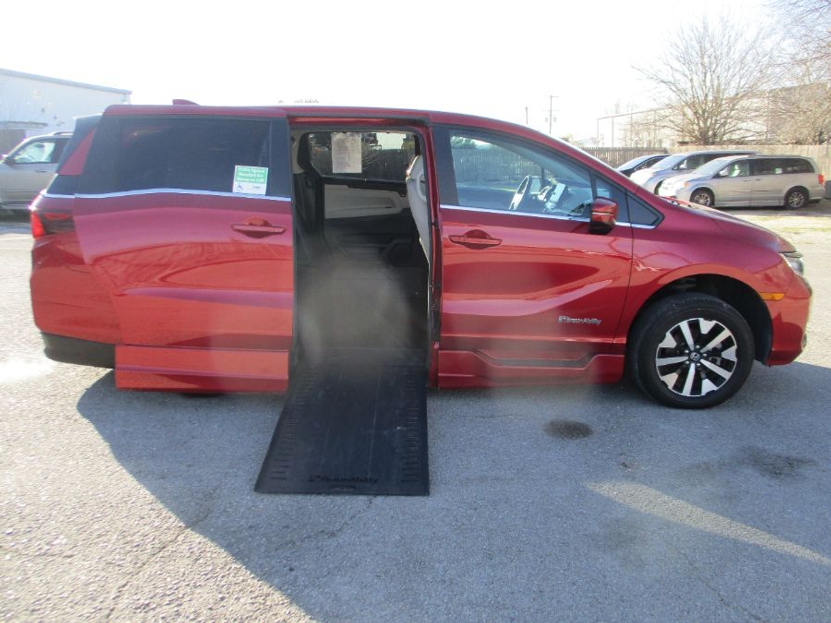 2025 Honda Odyssey EX-L's photo